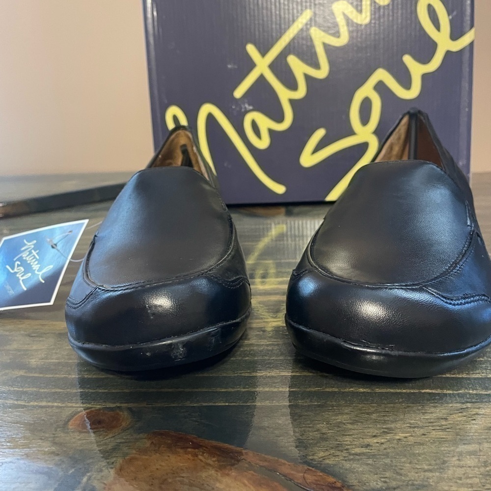 Natural Soul Carryon Slip on shoes size 9.5
